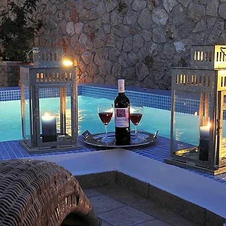 Rose 5* Fira (Santorini)