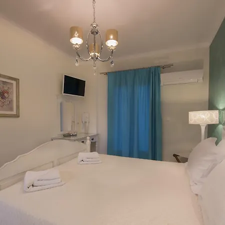Rose 5* Fira (Santorini)