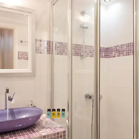 Rose 3* Fira (Santorini)