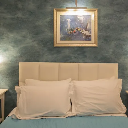 Rose Fira (Santorini)