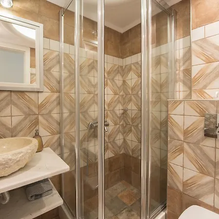 Rose Fira (Santorini)